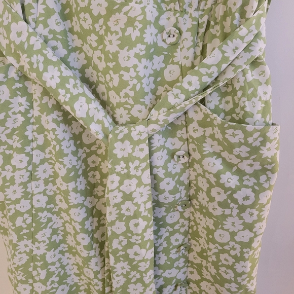 Short Sleeve Green and White Floral Mini Dress - Picture 8 of 9